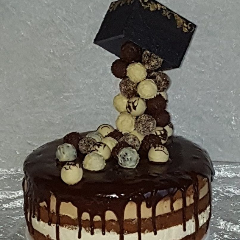 Drip Cake mit Pralinen