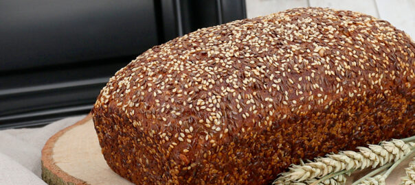 Low-Carb Brot mit Körnern und Backform