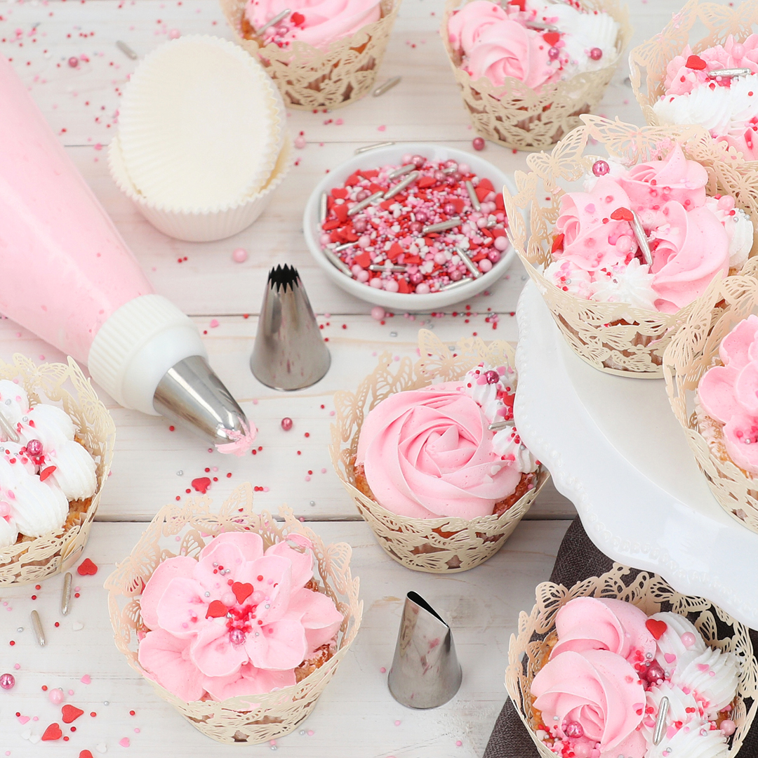 Floral Love Cupcakes mit Sprinkles und Spritztülle