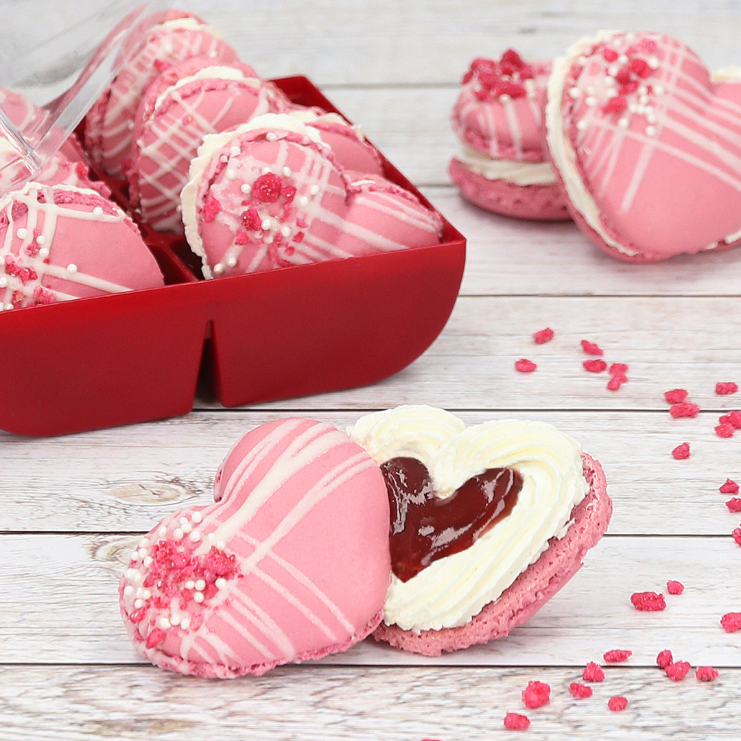 Vanille Kirsch Macarons in Herzform