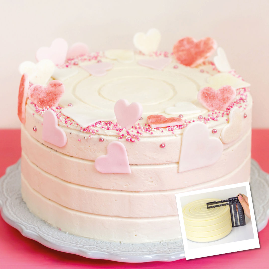 Das Bild zeigt eine Torte mit dem Edgy Starter Set Spiky verziert wurde