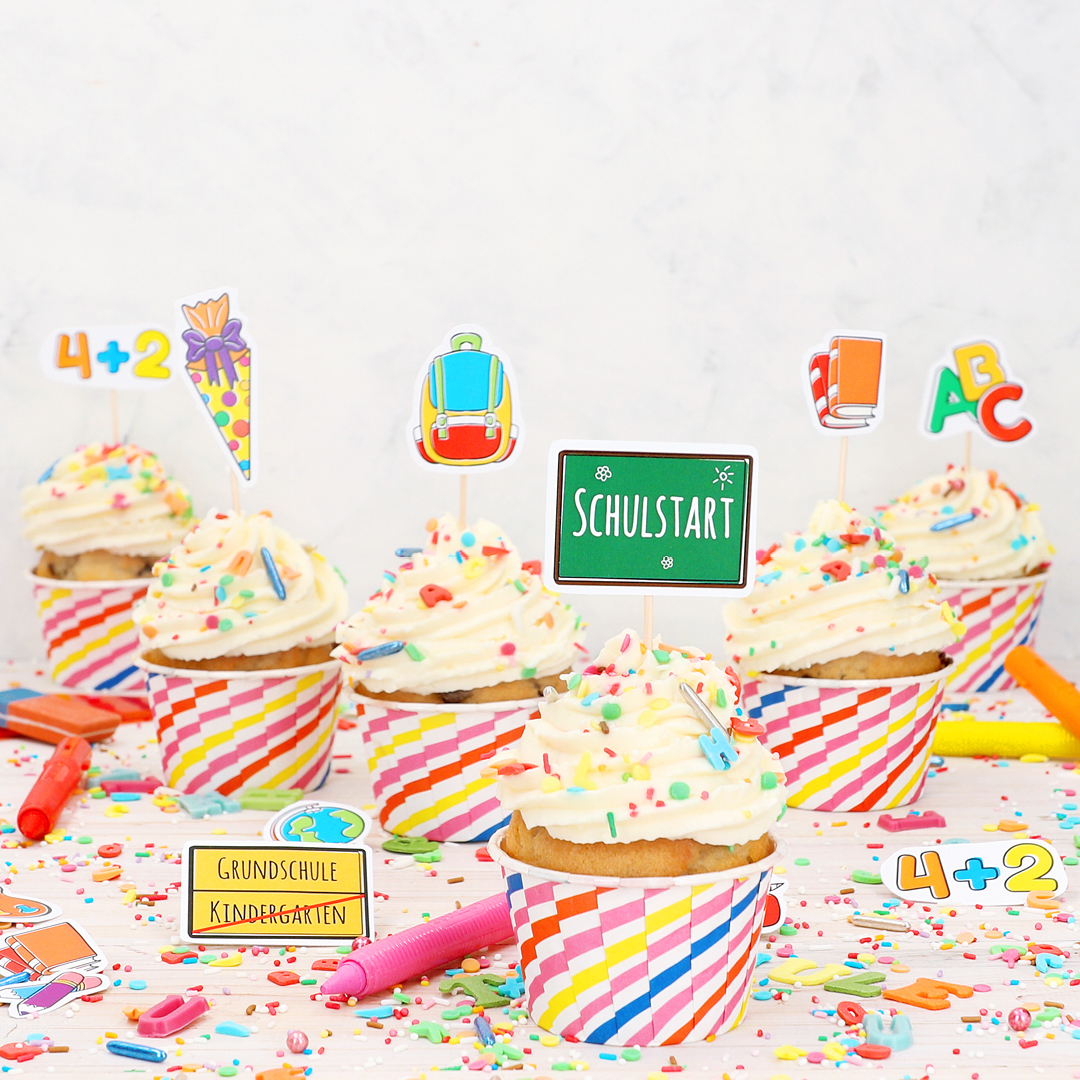 Das Bild zeigt Cupcakes, die passend zum Thema Einschulung dekoriert wurden