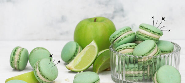 Das Bild zeigt Macarons mit Apfelgeschmack und die mit Knisterbrause gefüllt sind