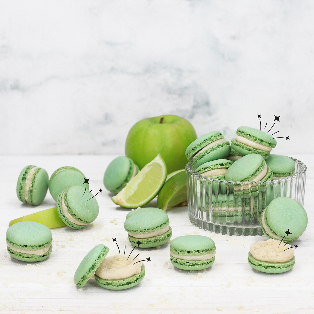 Das Bild zeigt Macarons mit Apfelgeschmack und die mit Knisterbrause gefüllt sind